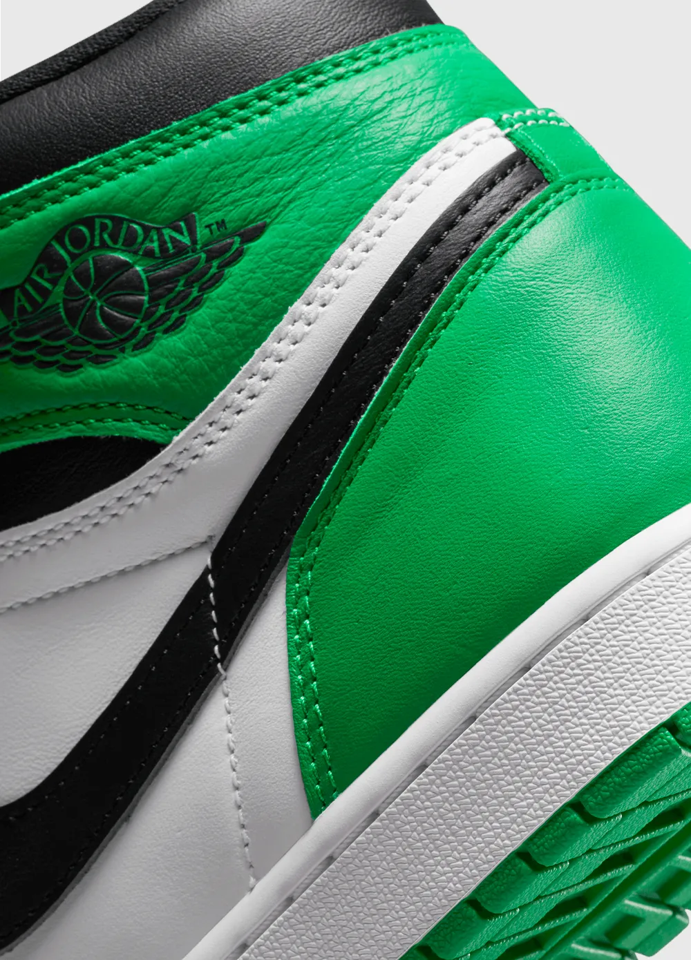 Air Jordan 1 Retro High OG 'Lucky Green' Sneakers