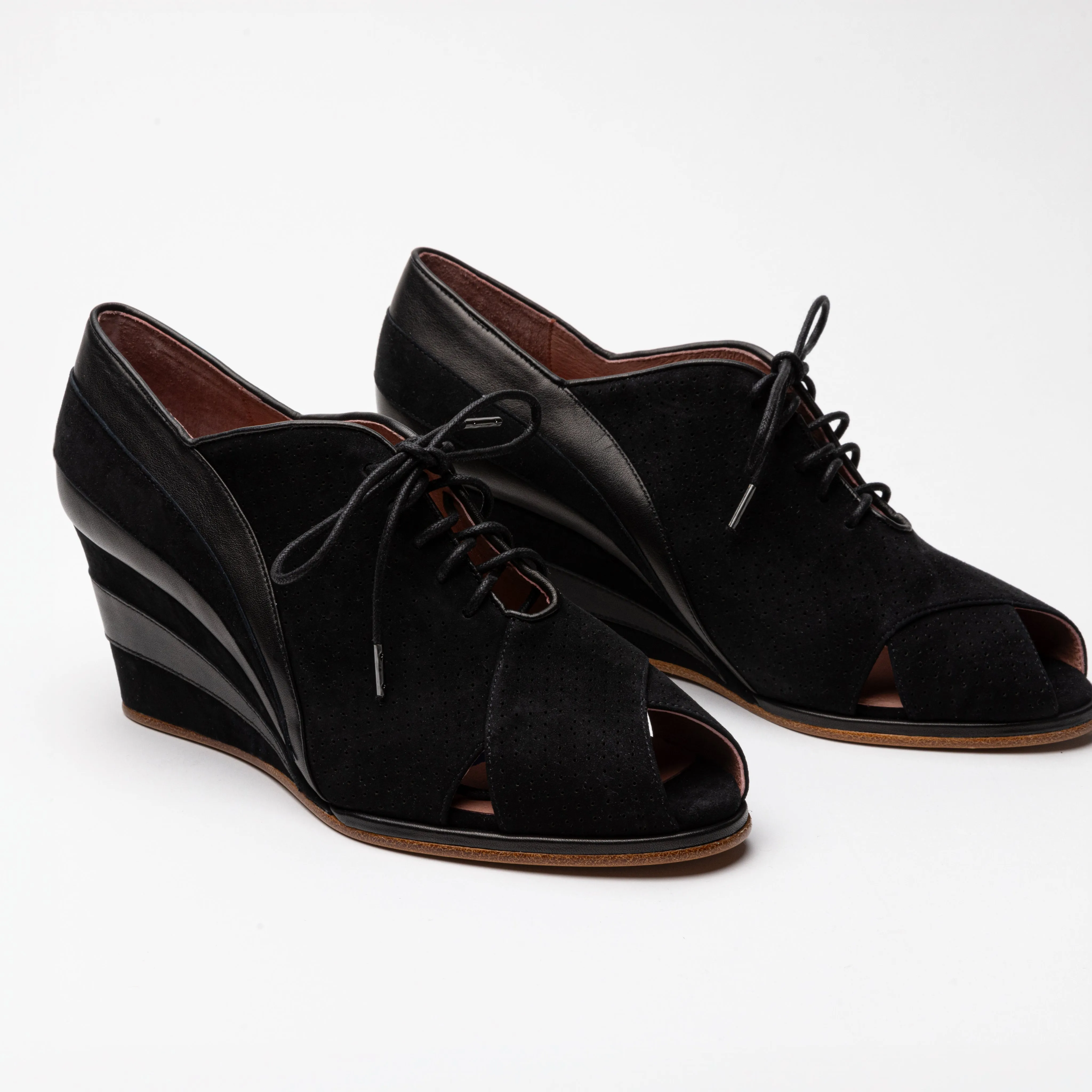 Esme Women's 1930s Wedges (Black/Black)