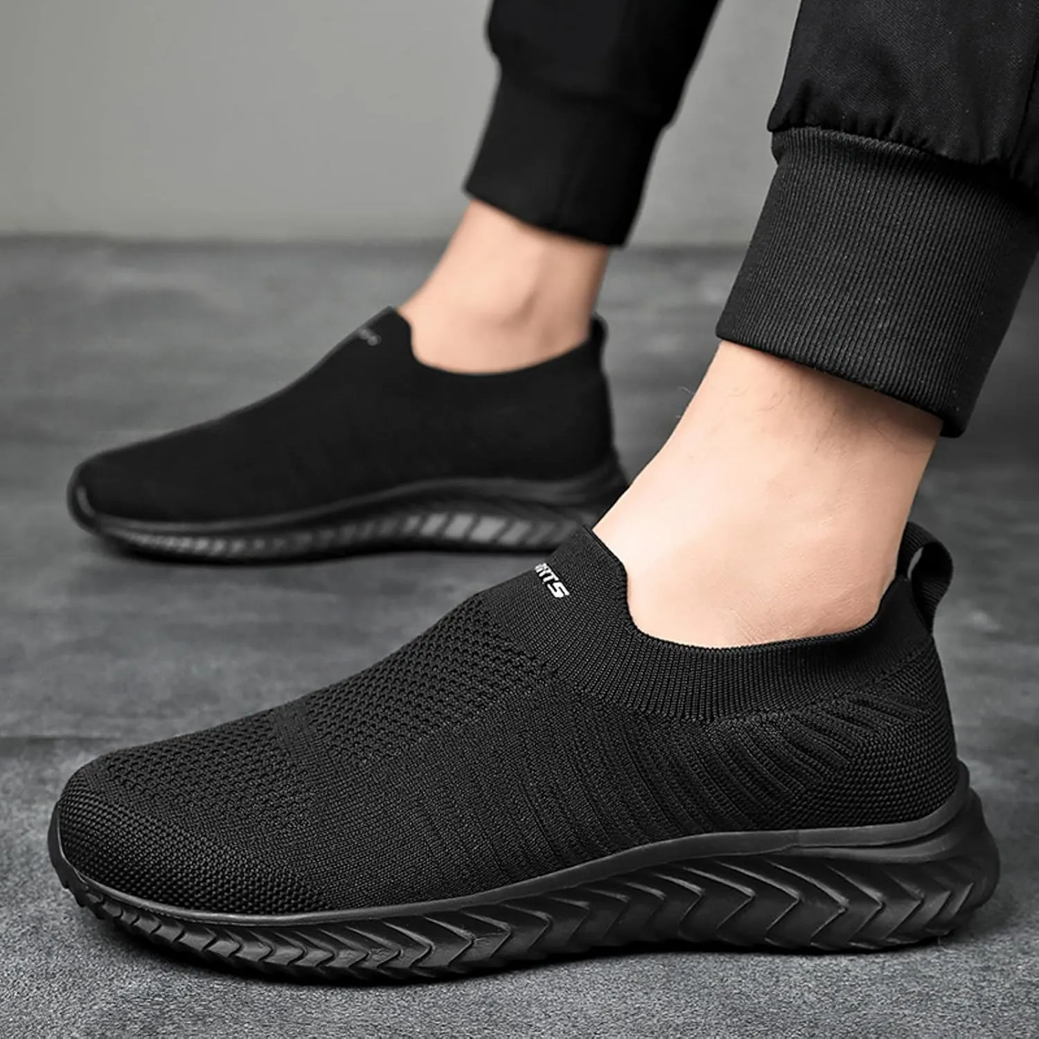 Mens Slip On Men Sports Shoes Summer New Pattern Fashion Simple Solid Mesh Breathable Comfortable Non Slip On