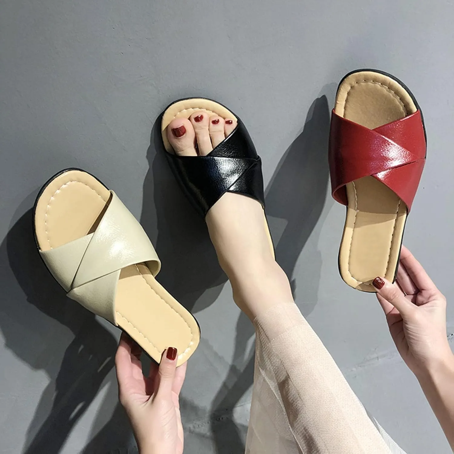 Women's Summer Fashion Leather Open Toe Cool Slippers Casual Comfortable Outdoor Beach Adult Character Slippers Women